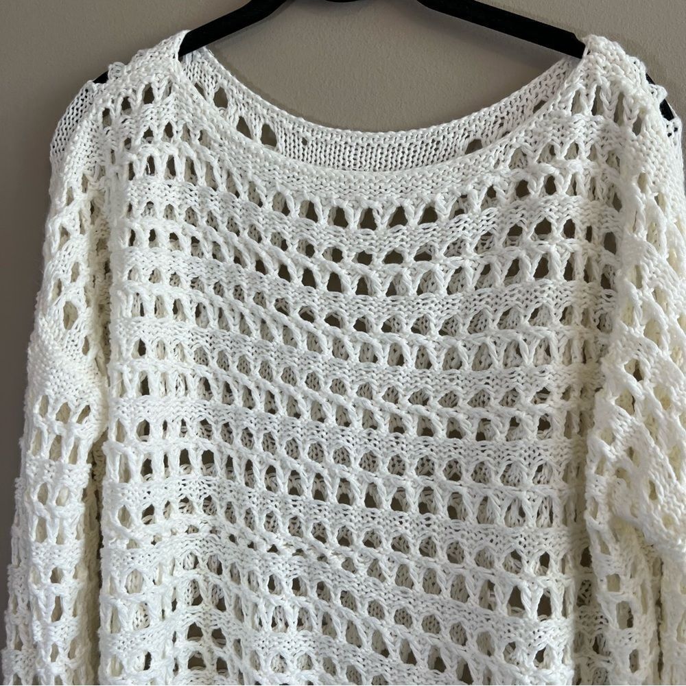 ✨ Women’s White Open Knit Sweater Medium - Picture 2 of 9